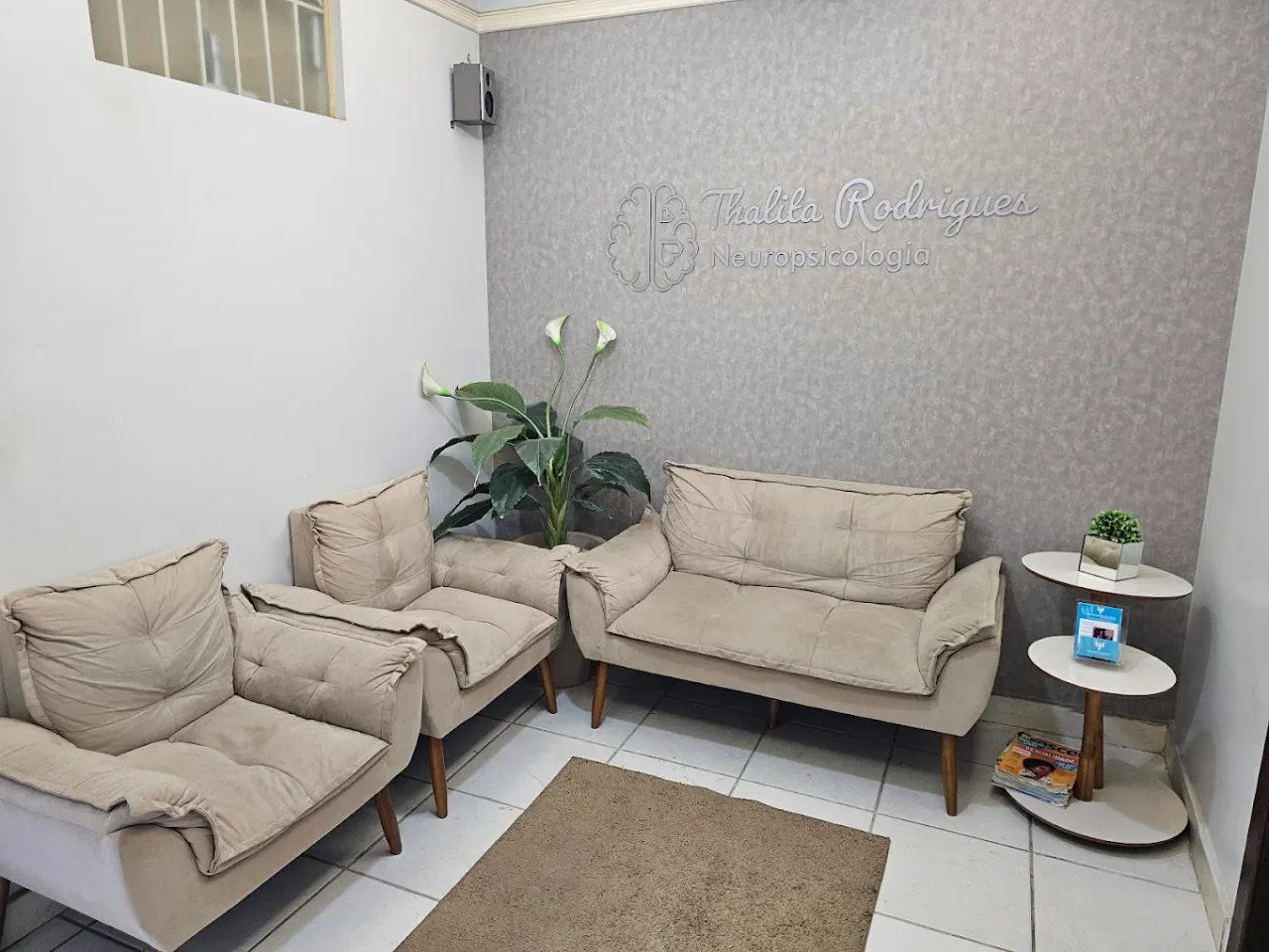 Sala de avaliação neuropsicológica - ambiente acolhedor para crianças em Itaúna
